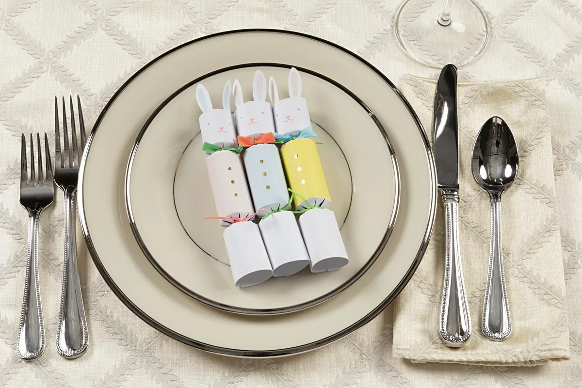 Easter Bunny Table Decorations Decor Party Favors Confetti Mini Christmas Crackers Poppers (6)